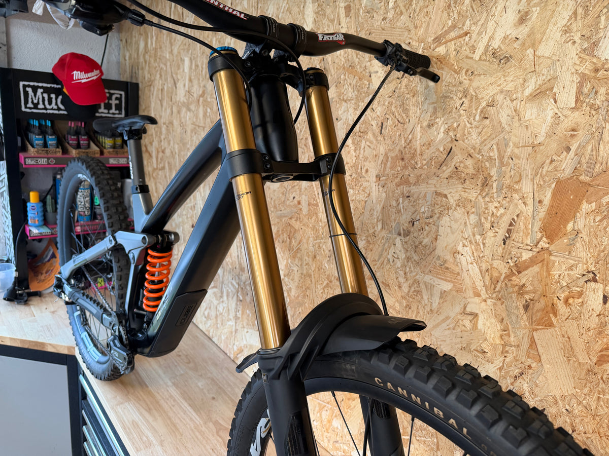 VTT DH cube two15 slt taille L (176-184cm)