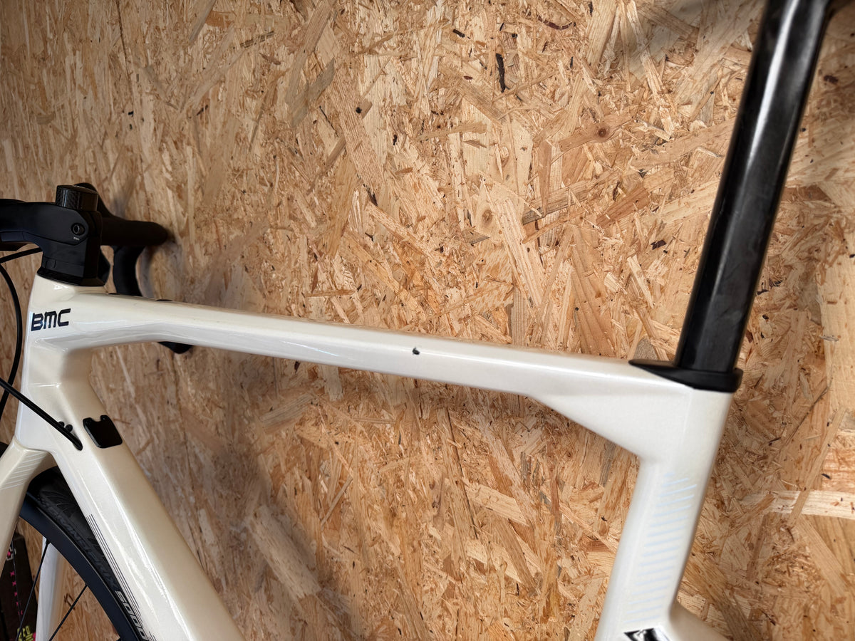 BMC Roadmachine – 2022 – Taille 54 (174-180cm) Ultegra Di2 – Roues carbone – 8,5 kg
