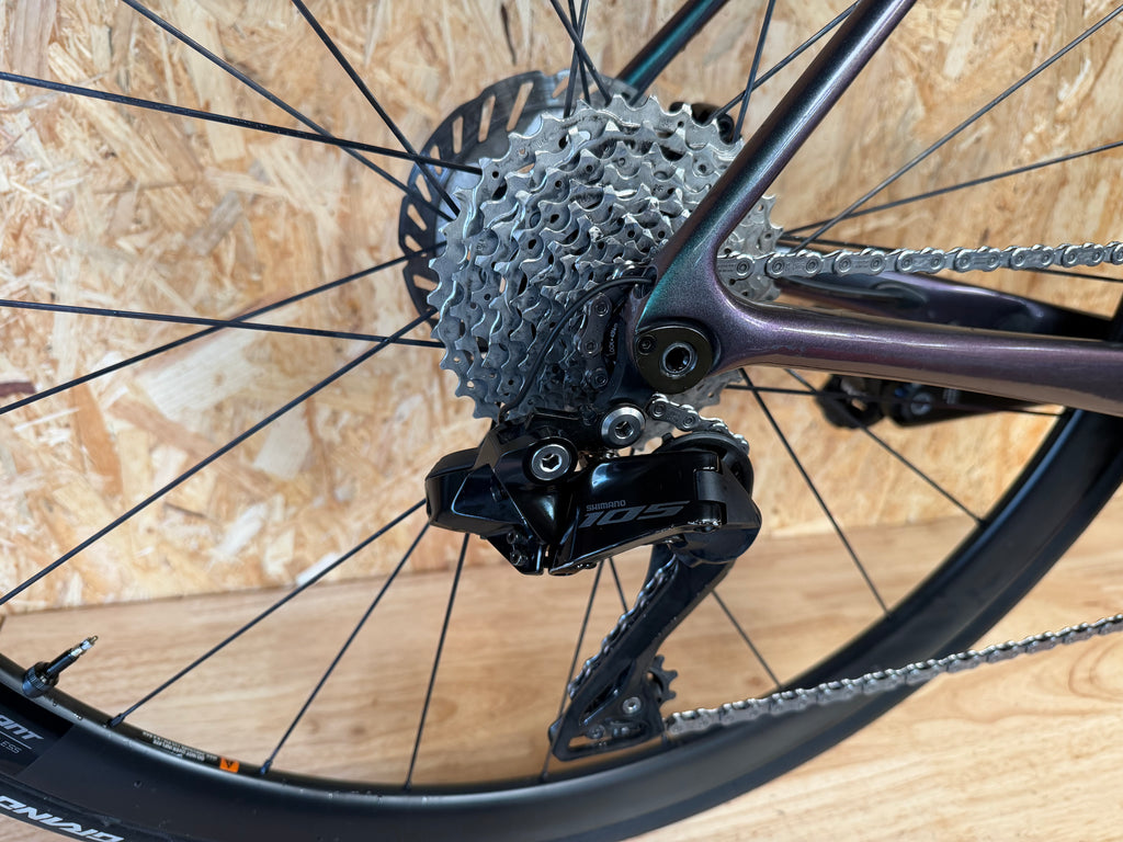 Giant TCR Pro Disc 1 – 2024 – Taille M/L (175-185cm) – Shimano 105 Di2 – SLR 1 carbone – 8,1 kg
