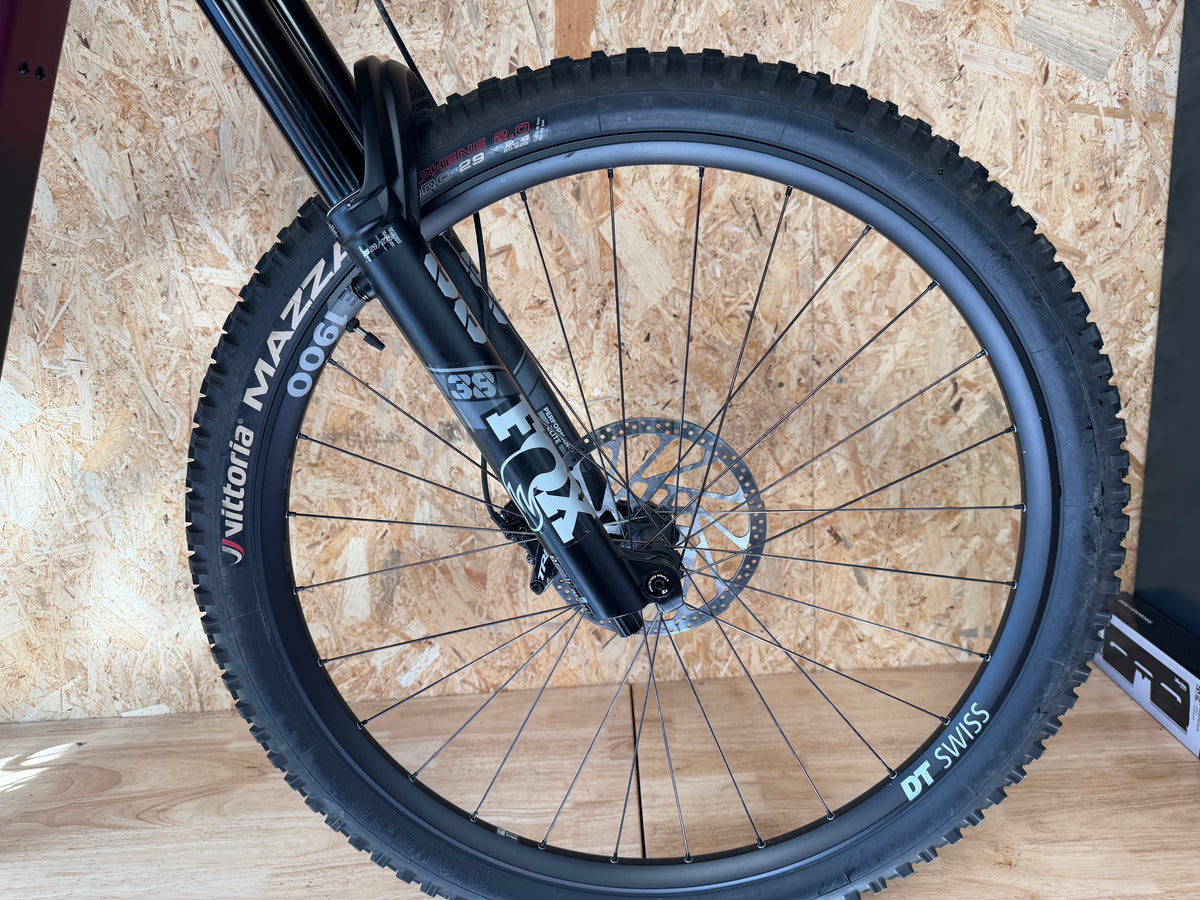 VTT électrique haro e Greer taille L (180-190cm)