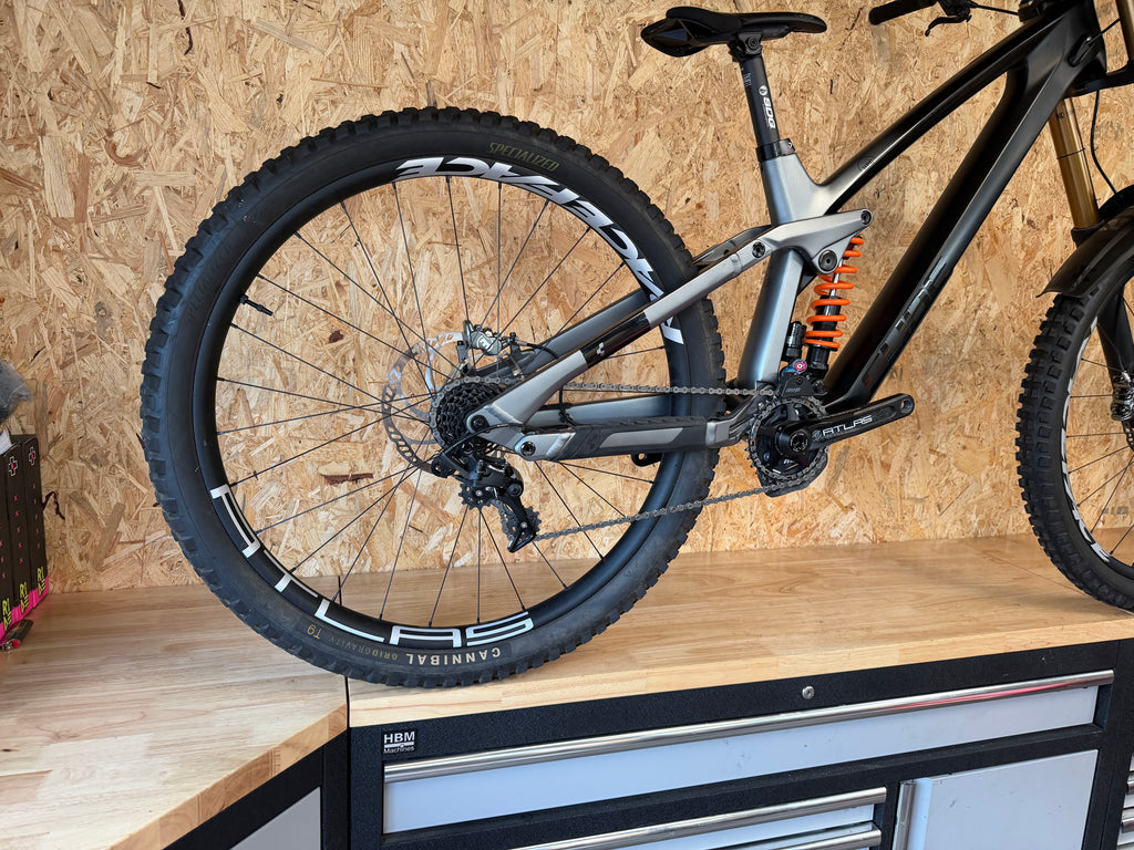 VTT DH cube two15 slt taille L (176-184cm)