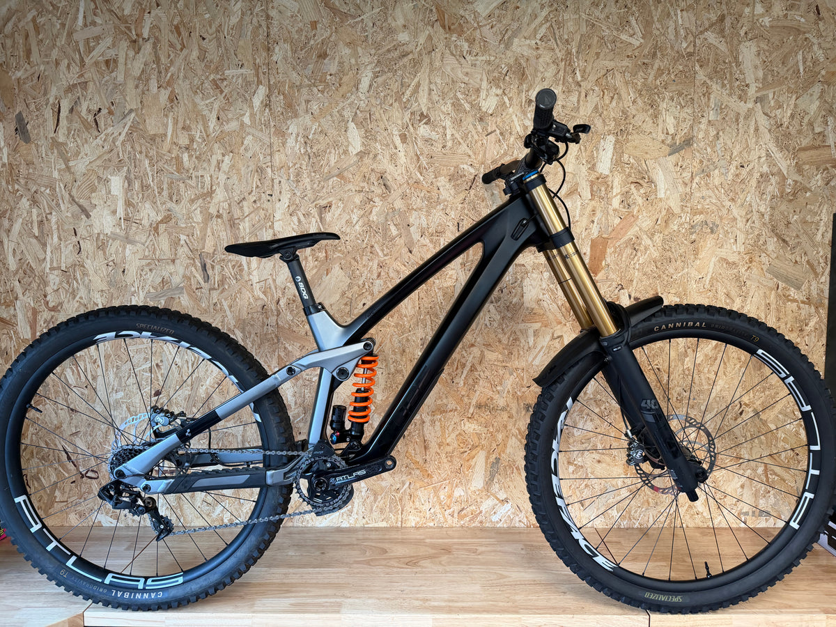 VTT DH cube two15 slt taille L (176-184cm)