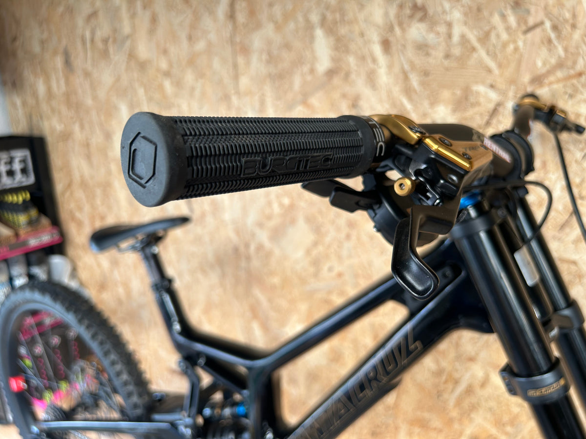 Santa Cruz v10 2025 (taille L)