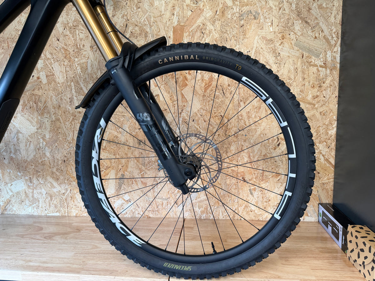 VTT DH cube two15 slt taille L (176-184cm)